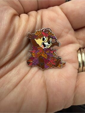 Chip Fall Leaves Enamel Pin - Brown & Orange